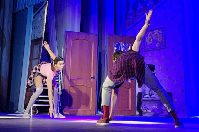 Бабродвиж в Красноярске: комедия «Папа оффлайн, папа попал», мастер-класс «Говори уверенно» и урок рисования в технике «Флюид Арт»